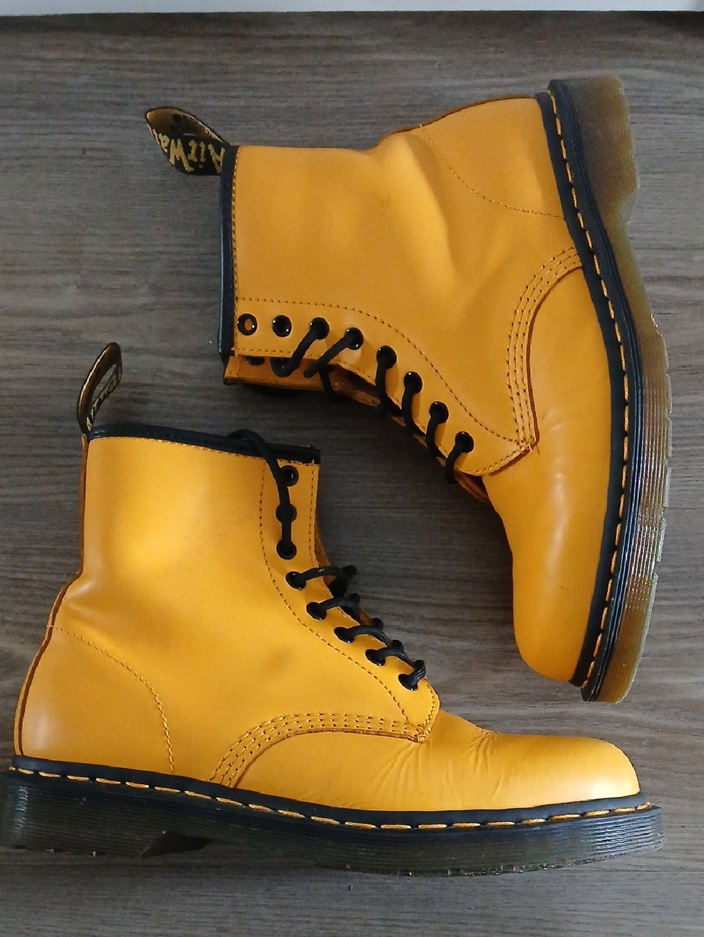 Dr. Martens 1460 Smooth Leather Boot Yellow Leather Lace-Up M Sz 8, L Sz 9